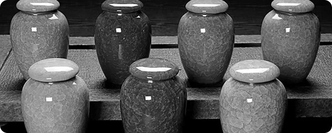 Из чего делают ритуальные урны для животных